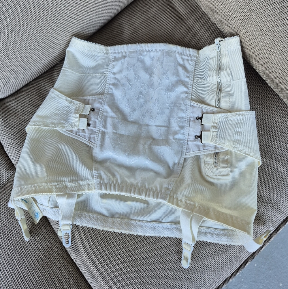 Vintage 1950 CAMP corset Girdle Size 32